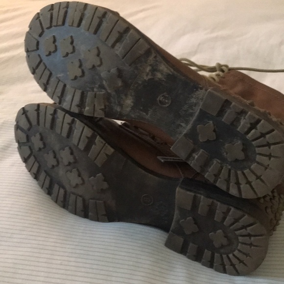 Breckelle’s tan studded leather boots, size 8 - Picture 5 of 6